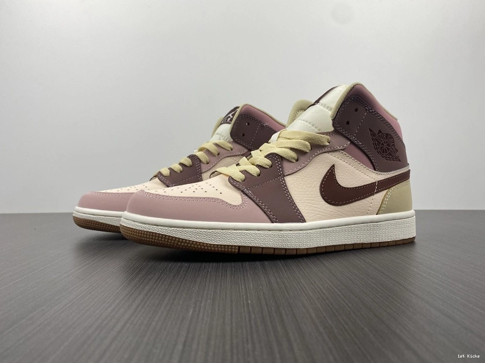 DO7440-821 Mid 1 Air Jordan 1112